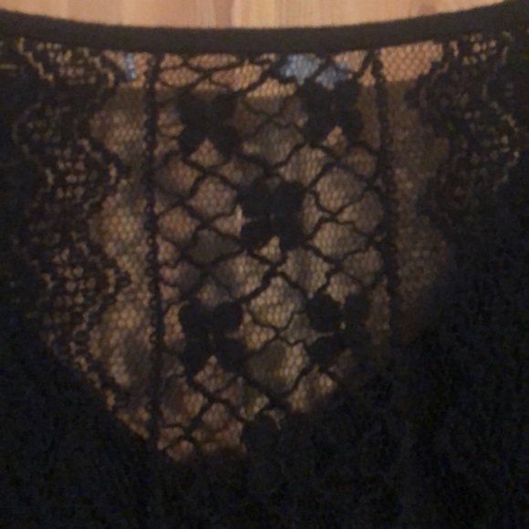 Lace back t-shirt - Picture 3 of 3